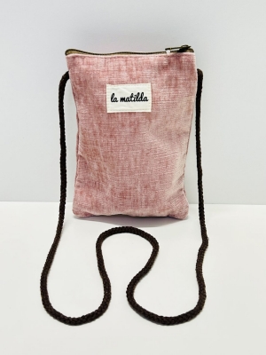 Bolso cuelga mvil La Matilda color rosa tacto terciopelo