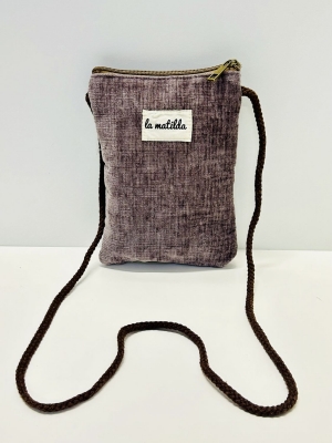 Bolso cuelga mvil La Matilda color morado tacto terciopelo